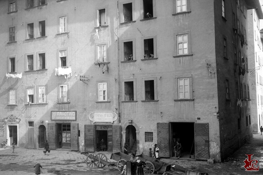 Piazza Cavallotti - Forno Italia e casa Natale di Mascagni - 1930