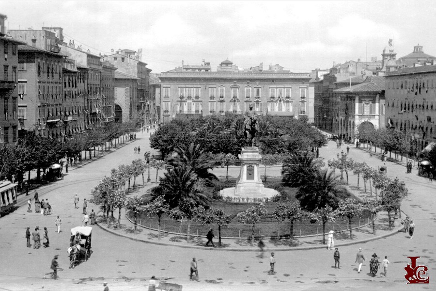 Piazza Vittorio Emanuele - Giardini e tre palazzi - 1930