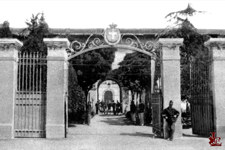 Via degli Acquedotti - ingresso dell'Ospedale Militare - 1902