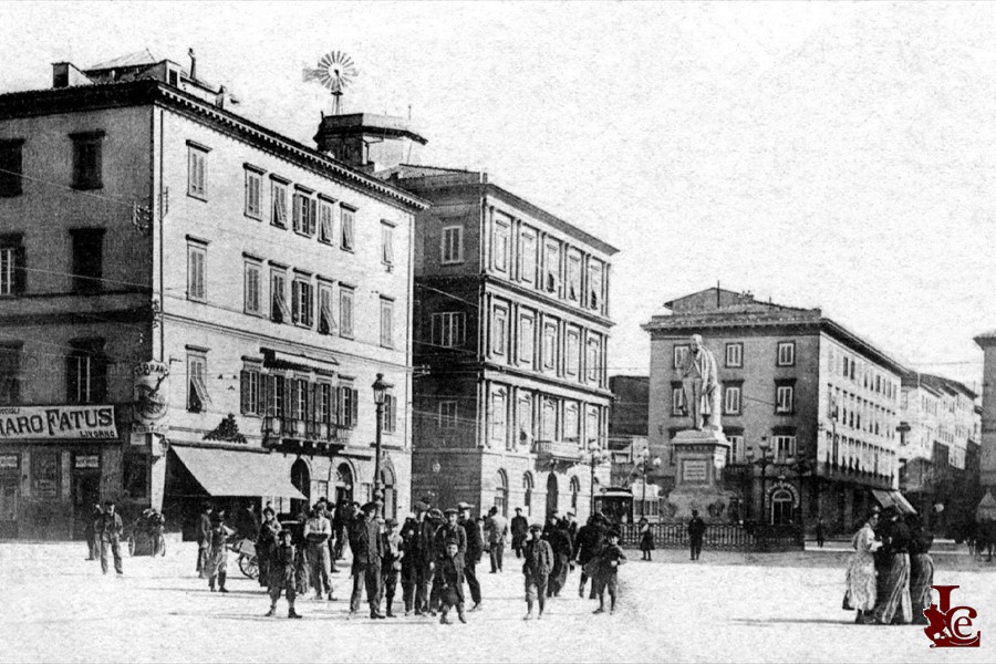 Piazza Cavour - Palazzo Gragnani al centro - 1908