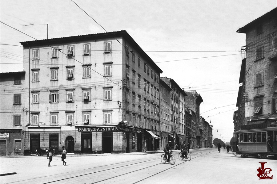 Piazza dei Mille e via De Larderell - 1920
