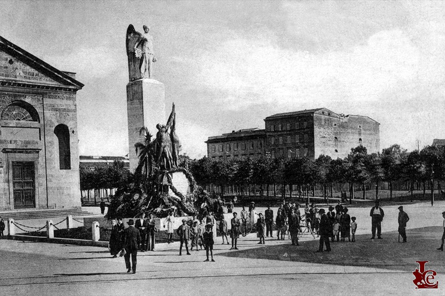 Piazza Magenta e monumento ai Caduti - 1924