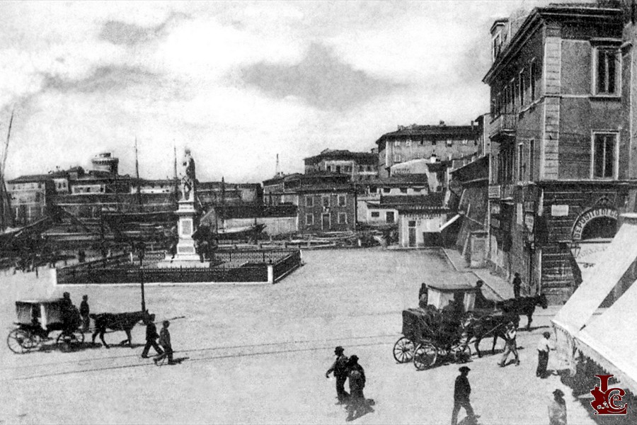 Piazza Micheli e monumento a Ferdinando I - 1896