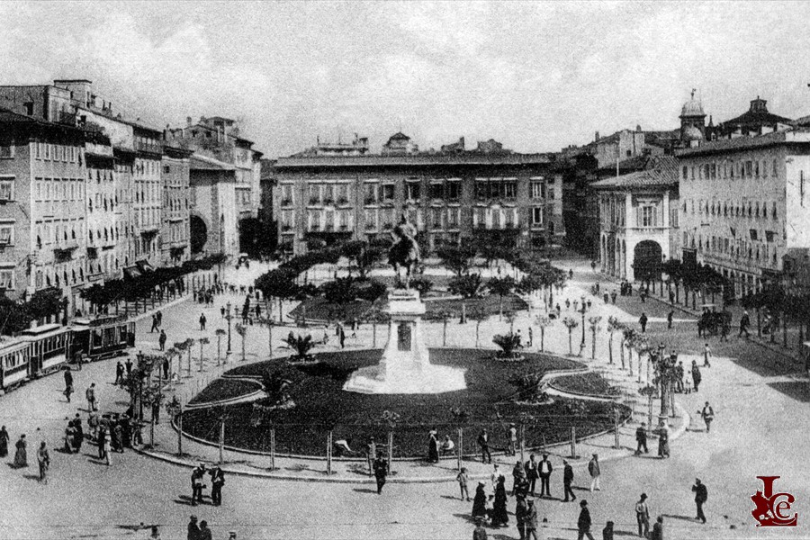 Piazza Vittorio Emanuele - Giardini e tre palazzi - 1928