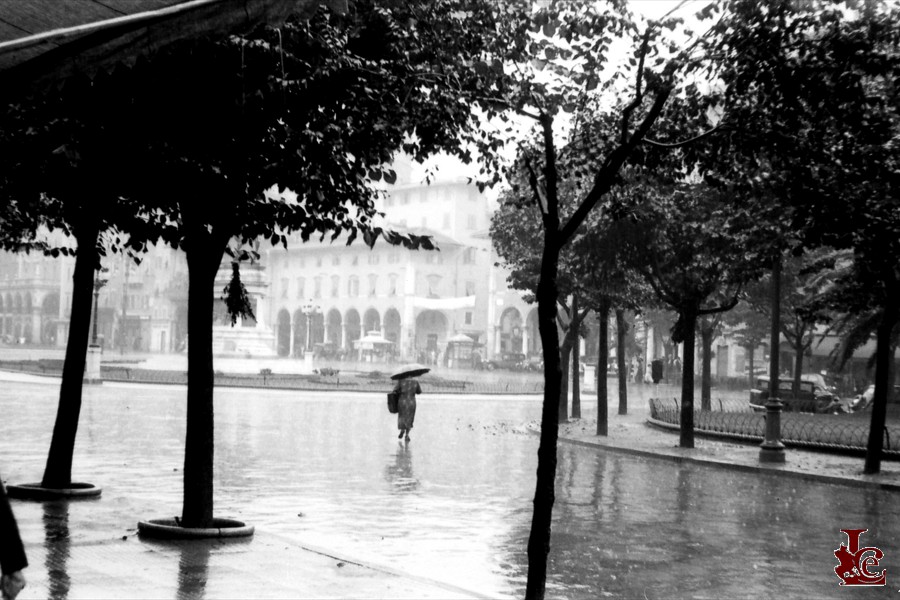 Piazza Vittorio Emanuele - La nonna - 1935