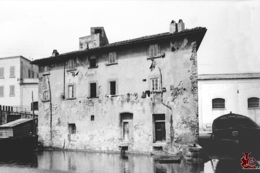 Rione Venzia - Scali delle Barchette angolo viale Caprera - 1935