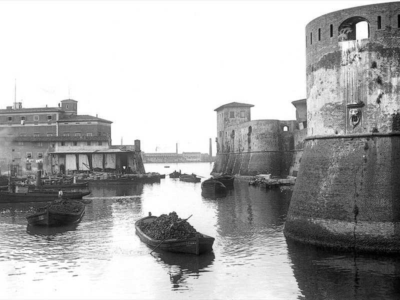 Bocca del porto - Navicelli carichi di carbone - 1900