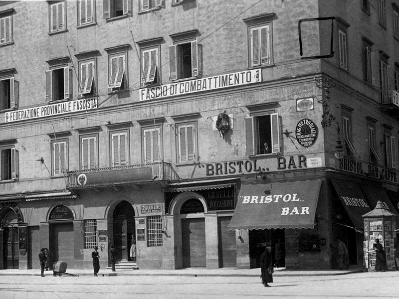 Piazza Cavour - Bar Bristol - 1930