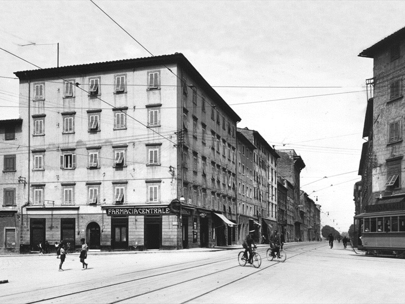 Piazza dei Mille e via De Larderel - 1920