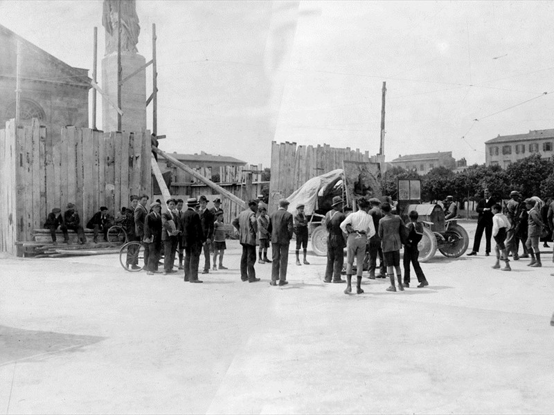 Piazza Magenta - Monumento ai Caduti in costruzione - 1924