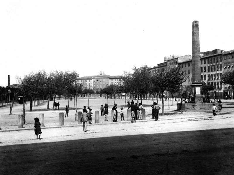 Piazza Mazzini - Obelisco con fonte - 1885
