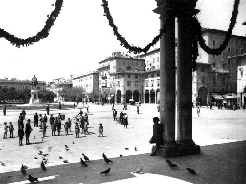 Piazza Vittorio Emanuele - 1933