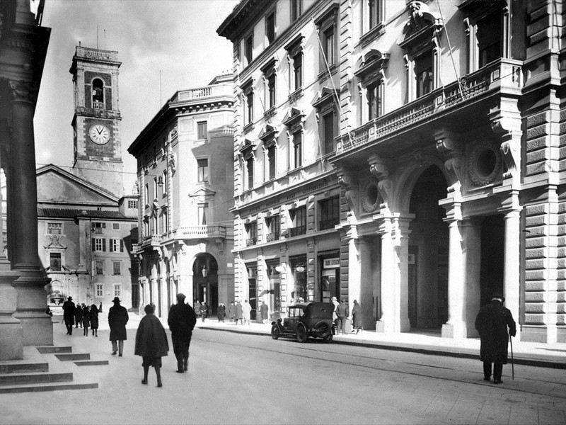 Via Cairoli - Palazzo Galleria e retro del Duomo - 1935
