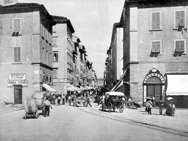 Via Vittorio Emanuele lato porto - 1885